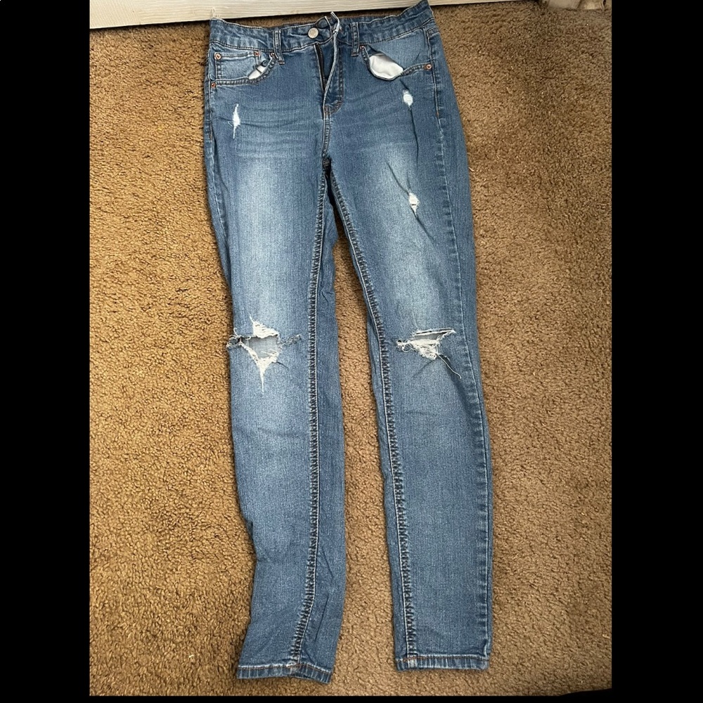 Jeans with rips